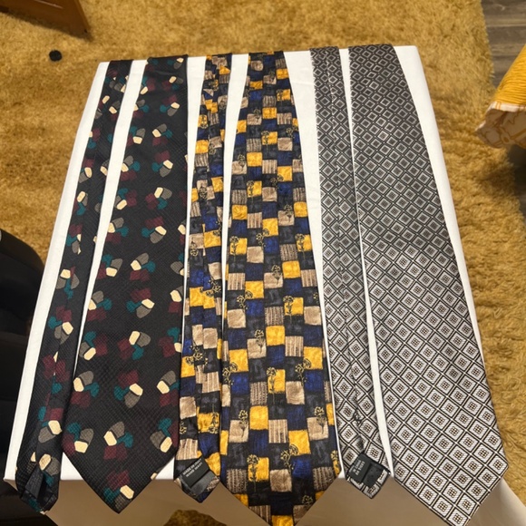 3 Designer Ties - Picture 4 of 11